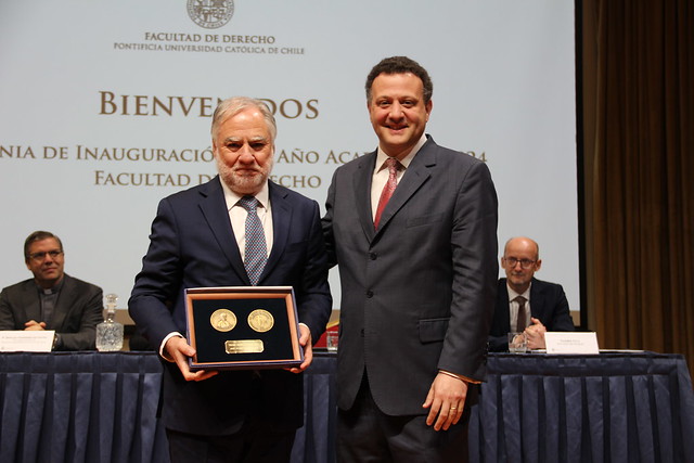 José Pedro Silva recibe premio
